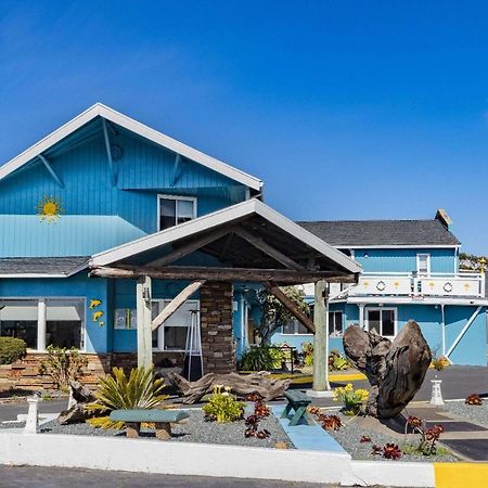Oceanside Inn & Suites, A Days Inn By Wyndham Форт Браг Екстериор снимка