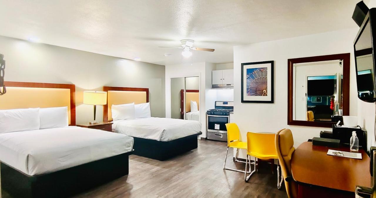 Oceanside Inn & Suites, A Days Inn By Wyndham Форт Браг Екстериор снимка