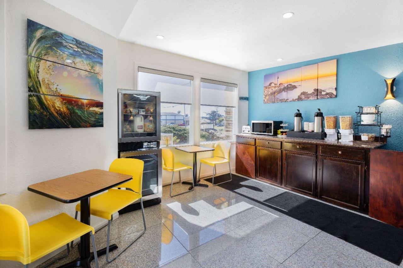 Oceanside Inn & Suites, A Days Inn By Wyndham Форт Браг Екстериор снимка